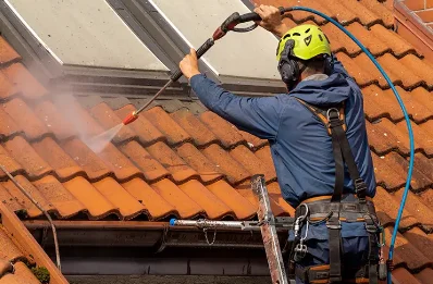 Démoussage et hydrofuge de toiture à Marbaix